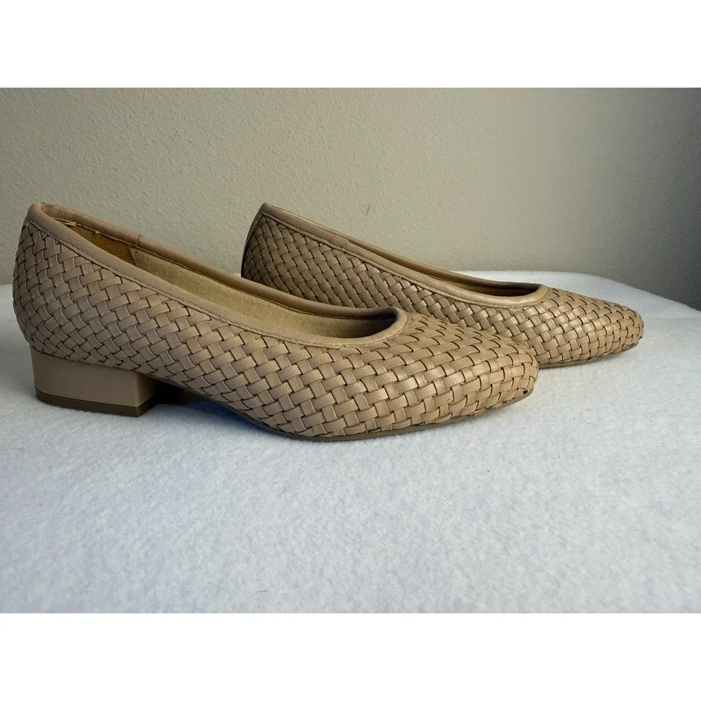 Trotters Woven Flats Womens Size 6M Beige Nude Comfort Slip On Shoes NWOB $80